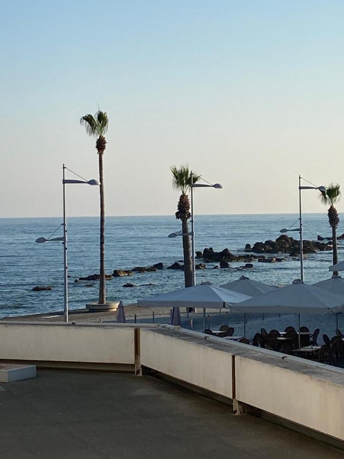 Beachside Apartment In Kato Paphos Lighthouse 81 Exterior photo