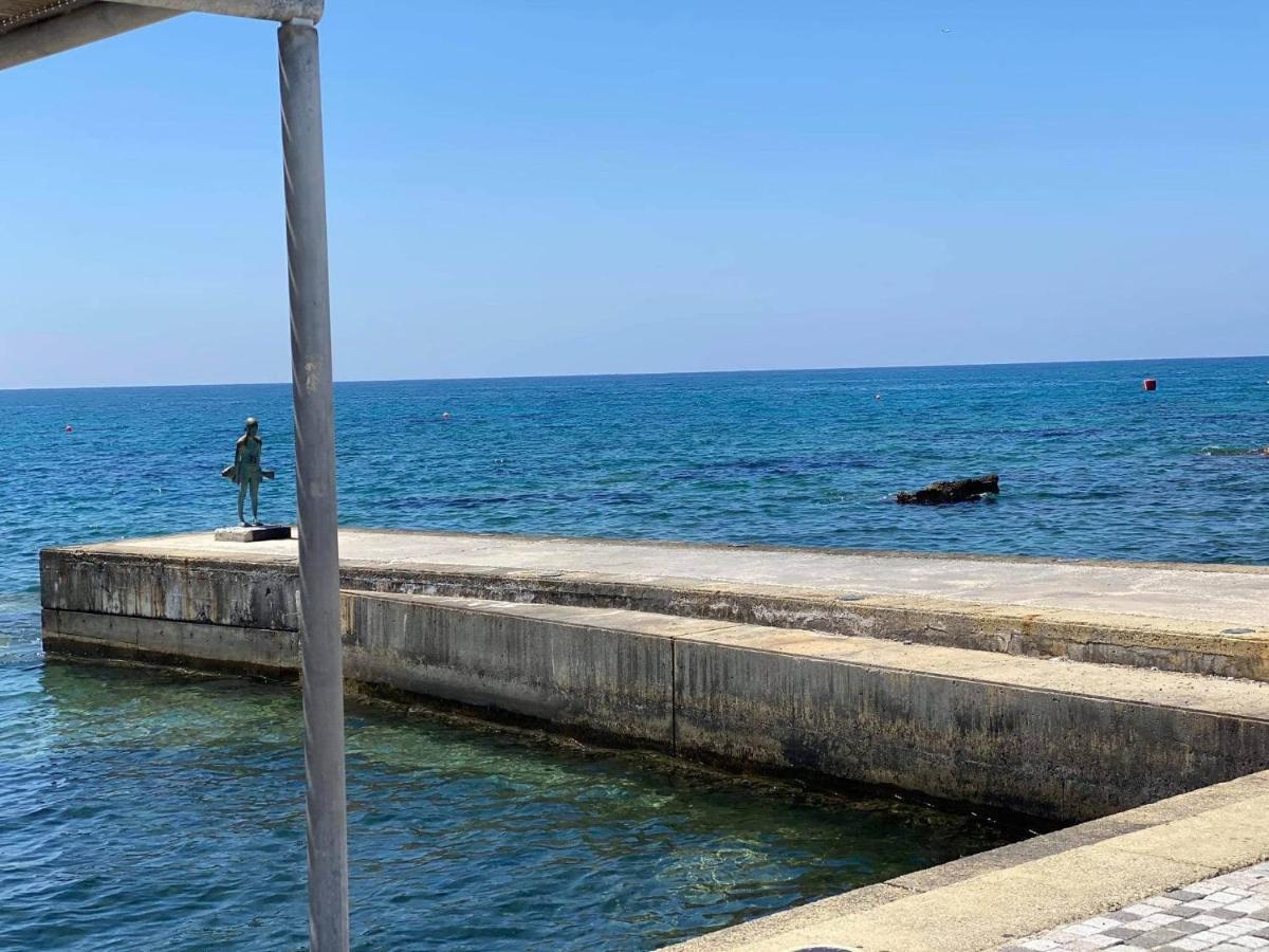 Beachside Apartment In Kato Paphos Lighthouse 81 Exterior photo