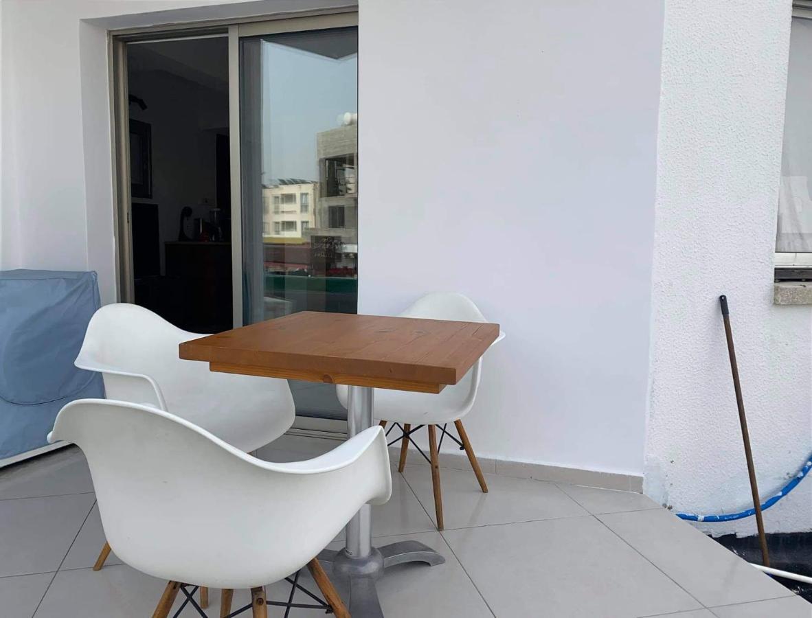 Beachside Apartment In Kato Paphos Lighthouse 81 Exterior photo