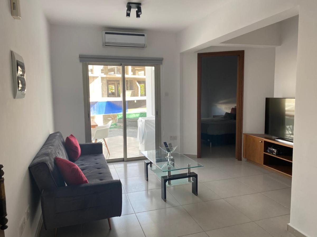 Beachside Apartment In Kato Paphos Lighthouse 81 Exterior photo