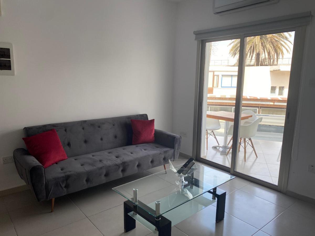 Beachside Apartment In Kato Paphos Lighthouse 81 Exterior photo